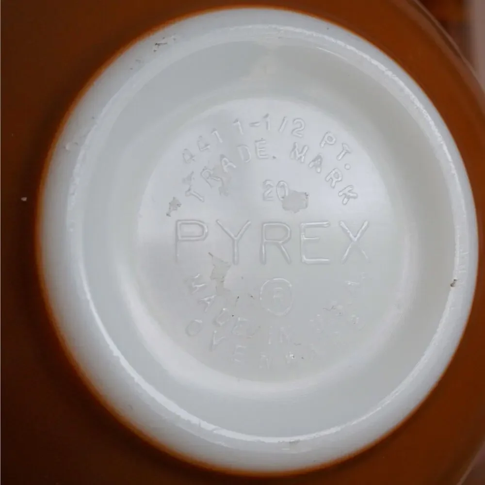 Pyrex vintage solid